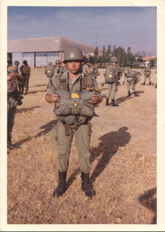 Paracaidista riojano en Madrid en 1973