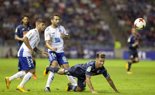 Un lance del choque copero Tenerife-Espanyol. 