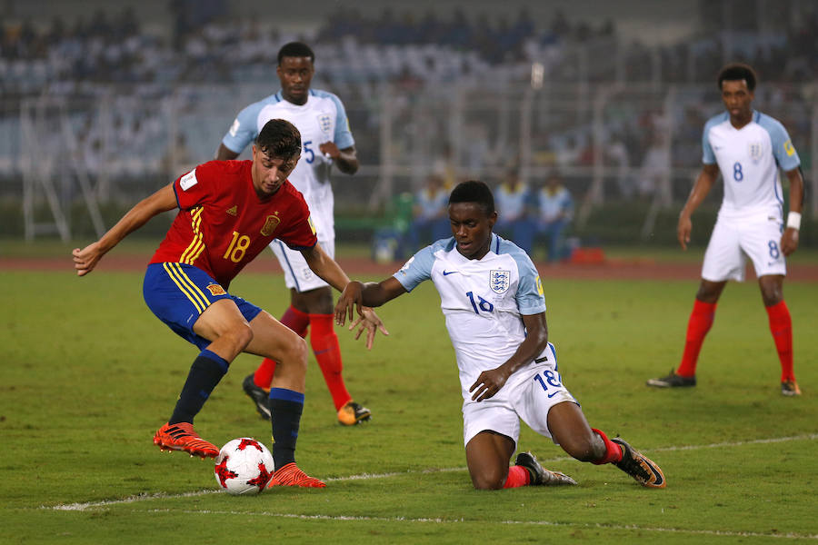 Inglaterra venció a España en la final del Mundial sub-17 de la India. Sergio Gómez marcó un doblete para el cuadro de Santi Denia pero el conjunto dirigido por Steve Cooper remontó con un serio correctivo (5-2).