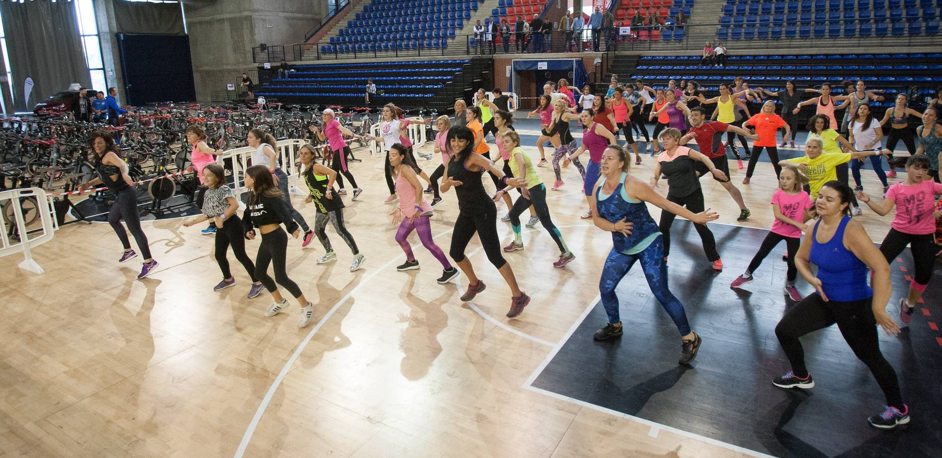Se ha celebrado en el Palacio de los Deportes el III Logroño Fitness Day, cuya recaudación se destinará de forma íntegra a la Asociación Española contra el Cáncer (AECC) para la investigación sobre esta enfermedad