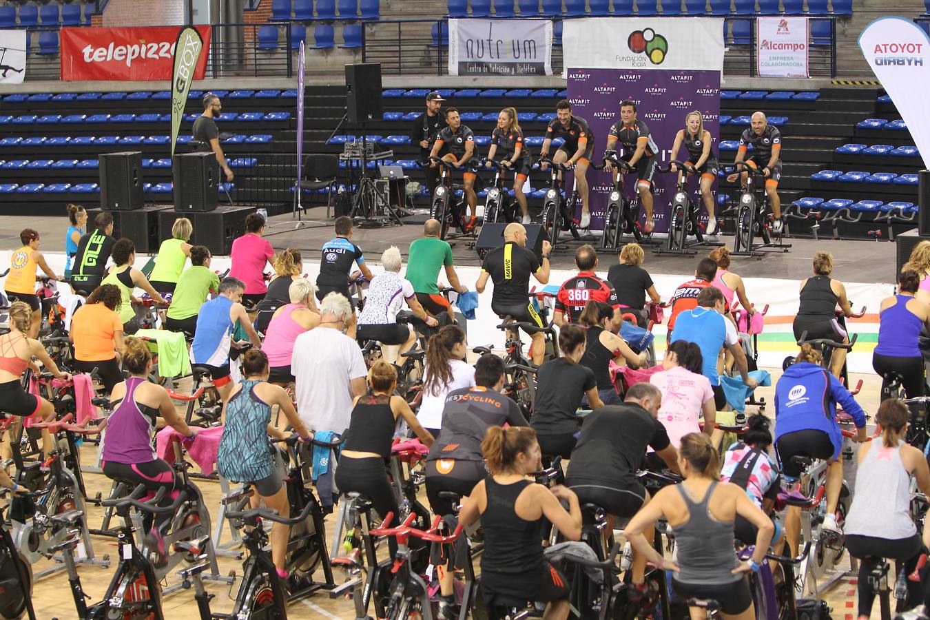 Se ha celebrado en el Palacio de los Deportes el III Logroño Fitness Day, cuya recaudación se destinará de forma íntegra a la Asociación Española contra el Cáncer (AECC) para la investigación sobre esta enfermedad