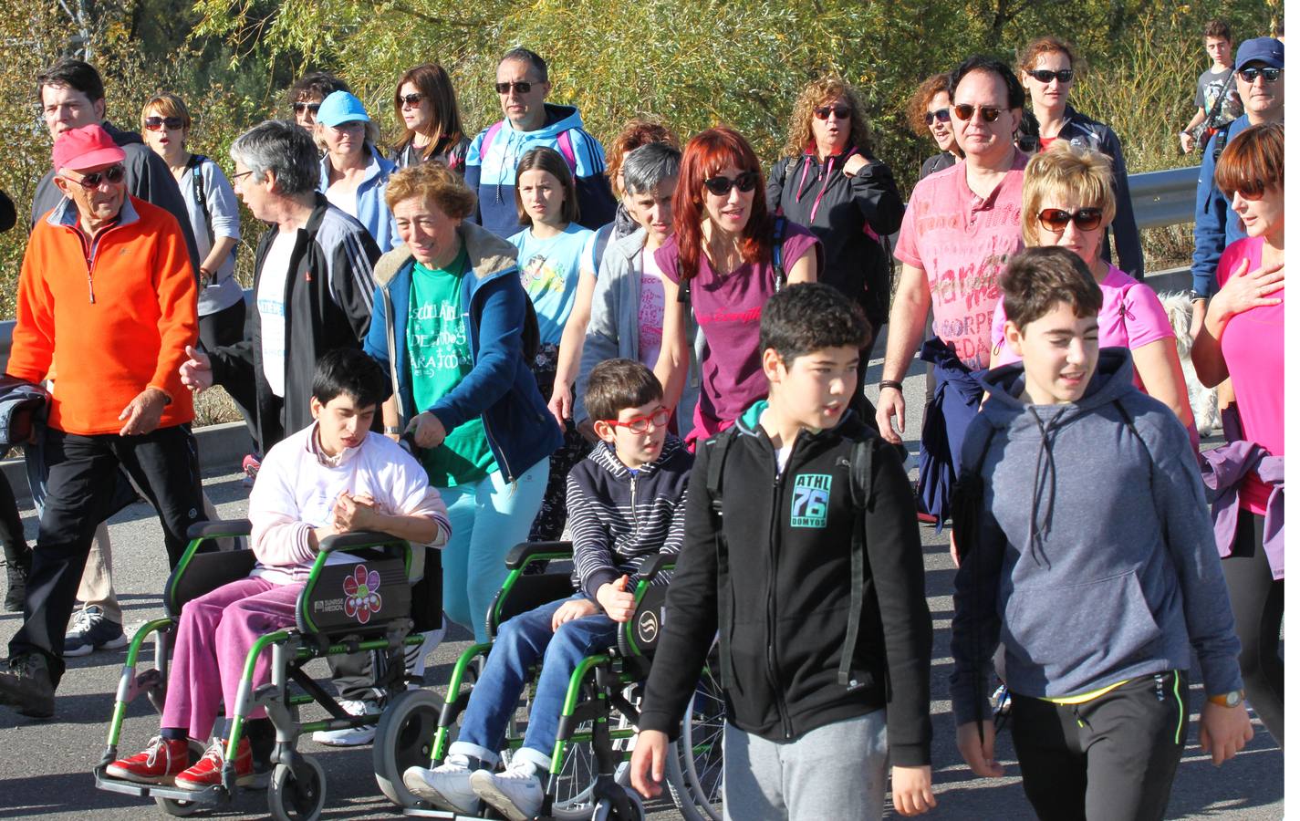 iel a su cita con la solidaridad, la tradicional marcha ASPACE ha echado a andar este domingo, 29 de octubre, desde el polideportivo municipal de Las Gaunas con la participación de alrededor de 3.000 personas que han querido apoyar esta iniciativa que pretende concienciar a la sociedad riojana sobre la realidad de las personas con parálisis cerebral.