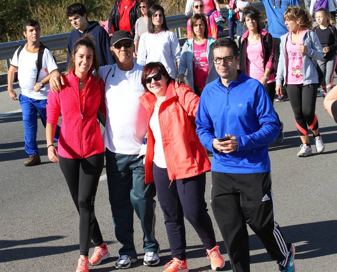 iel a su cita con la solidaridad, la tradicional marcha ASPACE ha echado a andar este domingo, 29 de octubre, desde el polideportivo municipal de Las Gaunas con la participación de alrededor de 3.000 personas que han querido apoyar esta iniciativa que pretende concienciar a la sociedad riojana sobre la realidad de las personas con parálisis cerebral.