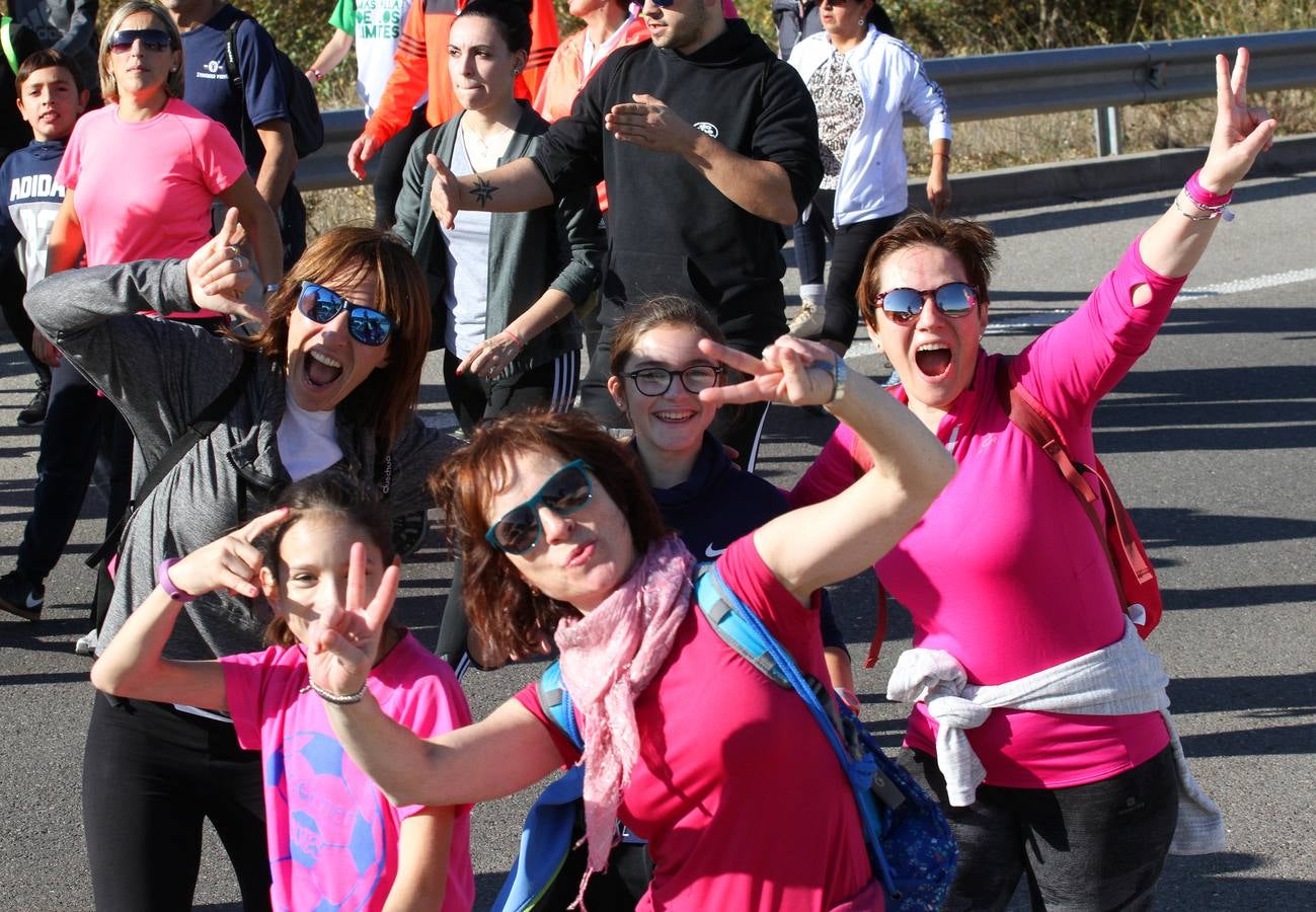 iel a su cita con la solidaridad, la tradicional marcha ASPACE ha echado a andar este domingo, 29 de octubre, desde el polideportivo municipal de Las Gaunas con la participación de alrededor de 3.000 personas que han querido apoyar esta iniciativa que pretende concienciar a la sociedad riojana sobre la realidad de las personas con parálisis cerebral.