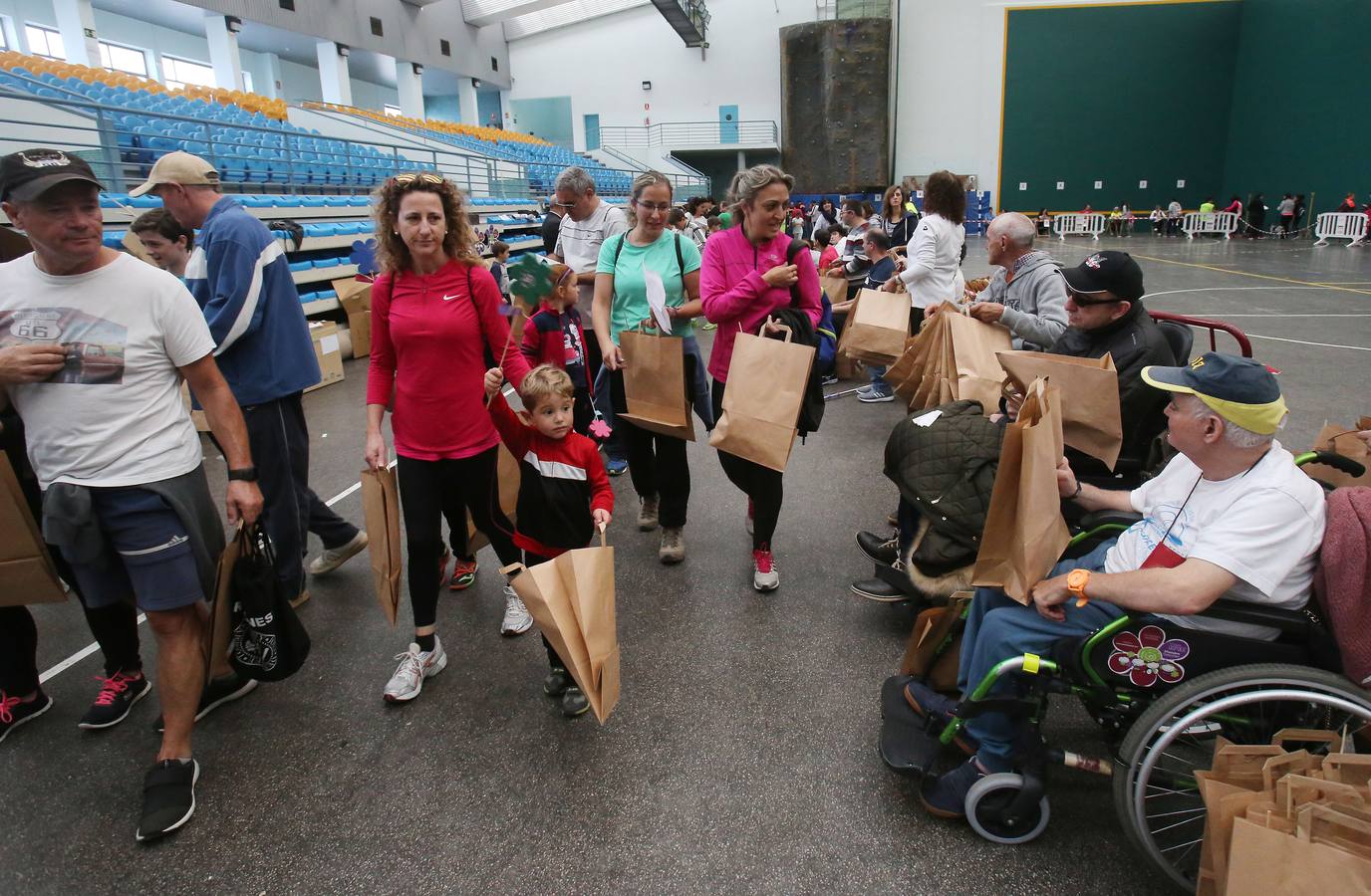 iel a su cita con la solidaridad, la tradicional marcha ASPACE ha echado a andar este domingo, 29 de octubre, desde el polideportivo municipal de Las Gaunas con la participación de alrededor de 3.000 personas que han querido apoyar esta iniciativa que pretende concienciar a la sociedad riojana sobre la realidad de las personas con parálisis cerebral.