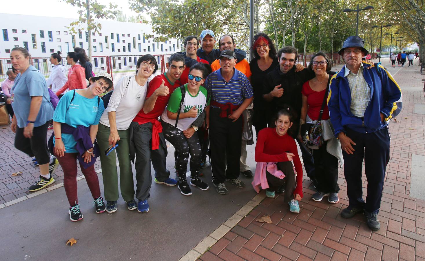 iel a su cita con la solidaridad, la tradicional marcha ASPACE ha echado a andar este domingo, 29 de octubre, desde el polideportivo municipal de Las Gaunas con la participación de alrededor de 3.000 personas que han querido apoyar esta iniciativa que pretende concienciar a la sociedad riojana sobre la realidad de las personas con parálisis cerebral.