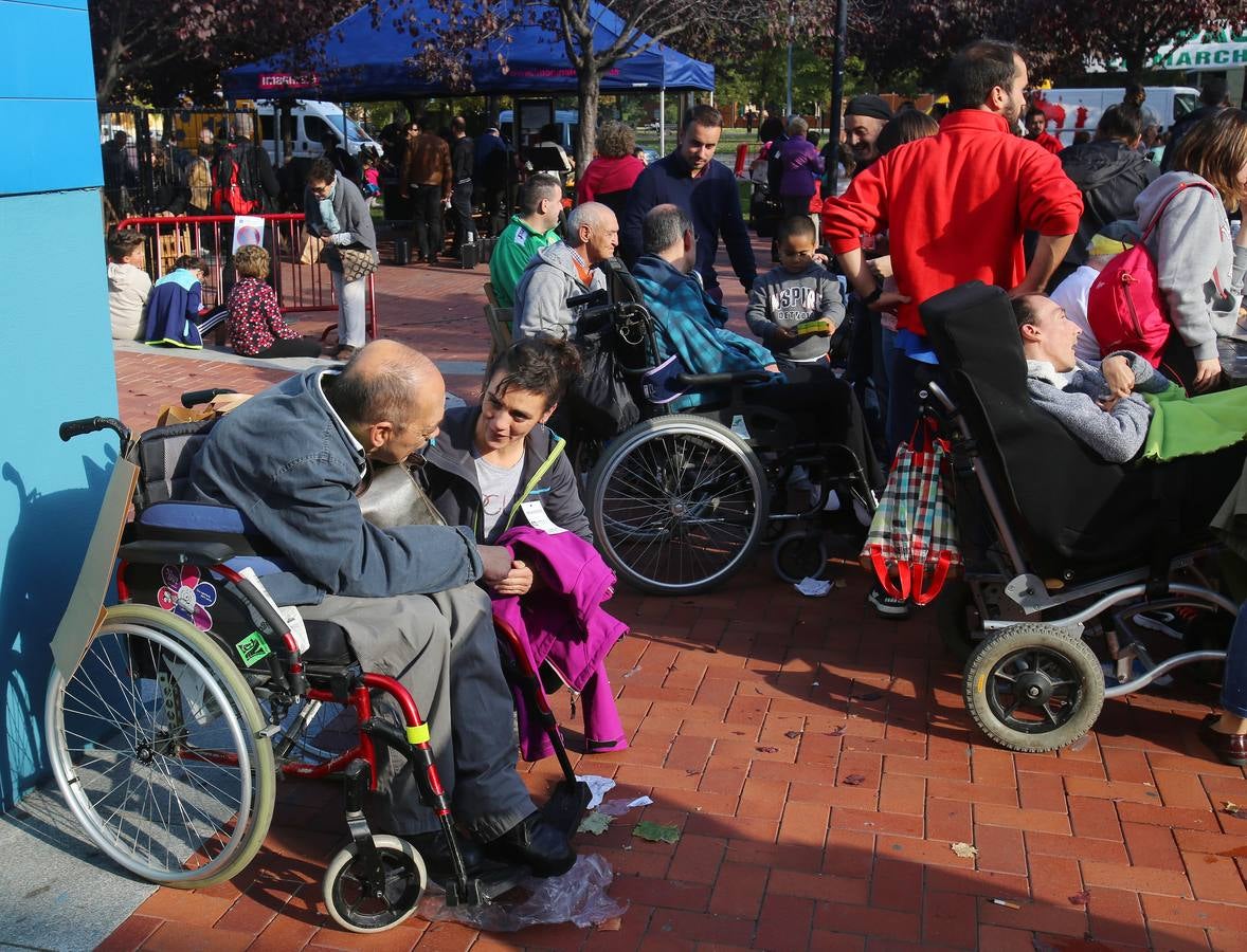 iel a su cita con la solidaridad, la tradicional marcha ASPACE ha echado a andar este domingo, 29 de octubre, desde el polideportivo municipal de Las Gaunas con la participación de alrededor de 3.000 personas que han querido apoyar esta iniciativa que pretende concienciar a la sociedad riojana sobre la realidad de las personas con parálisis cerebral.
