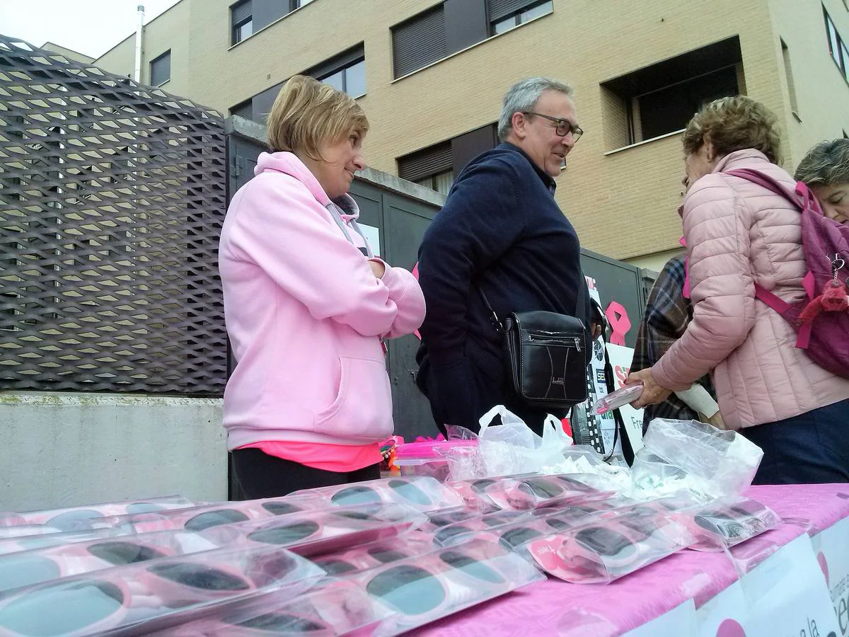 La pista de patinaje del Mazo acogió hinchables y actuaciones, además de un ‘pincho solidario’