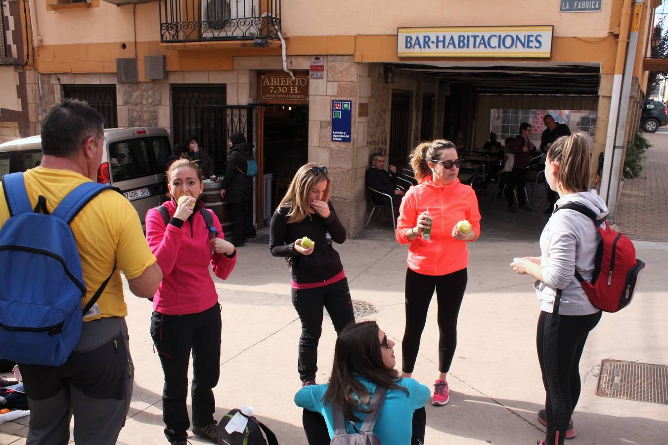 Unas 350 personas participan en la tercera Marcha del Camino del Rey