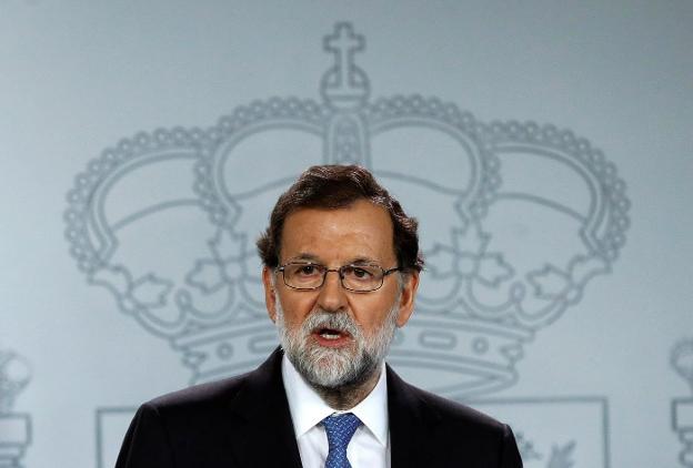 Rajoy, el pasado viernes, tras el Consejo de Ministros que resolvió cesar a Puigdemont y convocar elecciones en Cataluña. efe