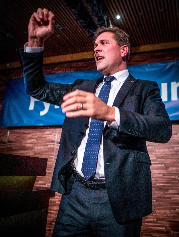 Benediktsson celebra su victoria electoral. :: afp
