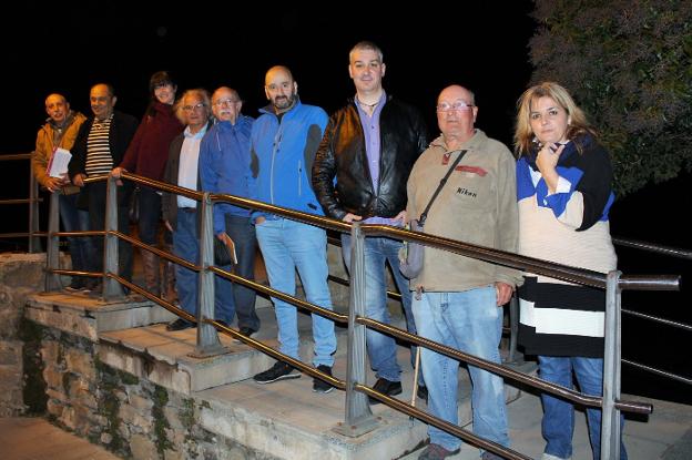 Los miembros de la Plataforma del Ebro, ayer en El Pardo. :: D.M.A.