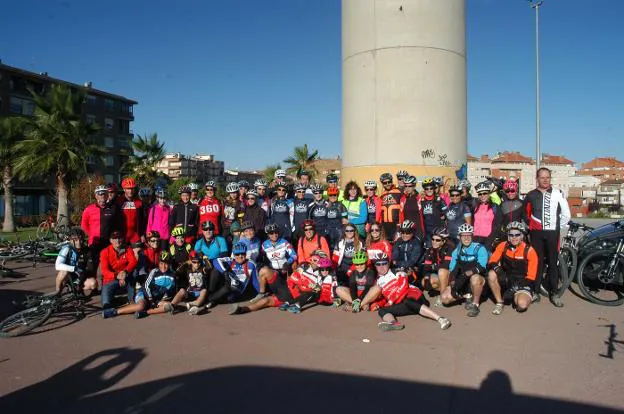 MUJERES Y BICICLETA EN CALAHORRA