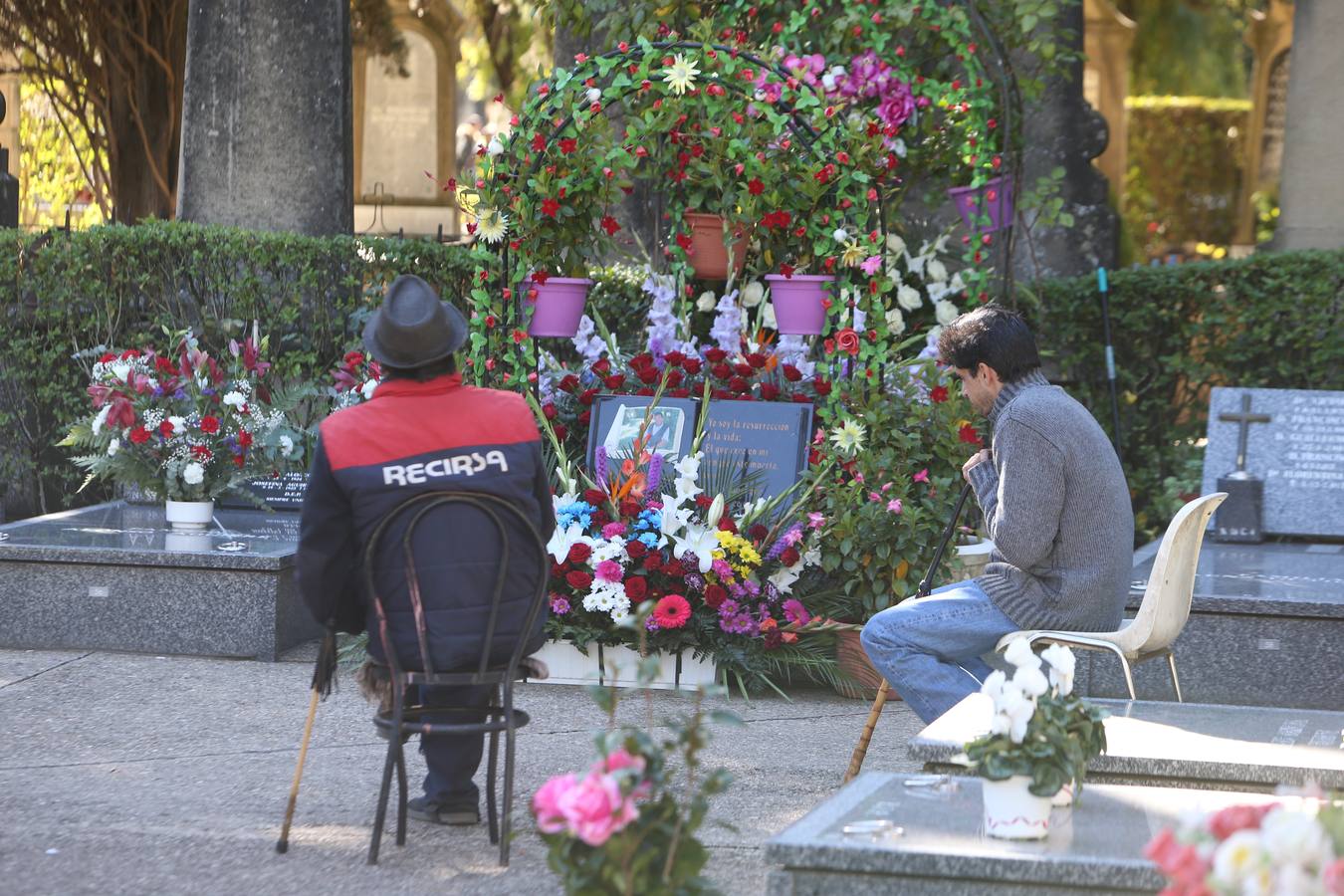 El cementerio de Logroño se prepara para celebrar Todos los Santos