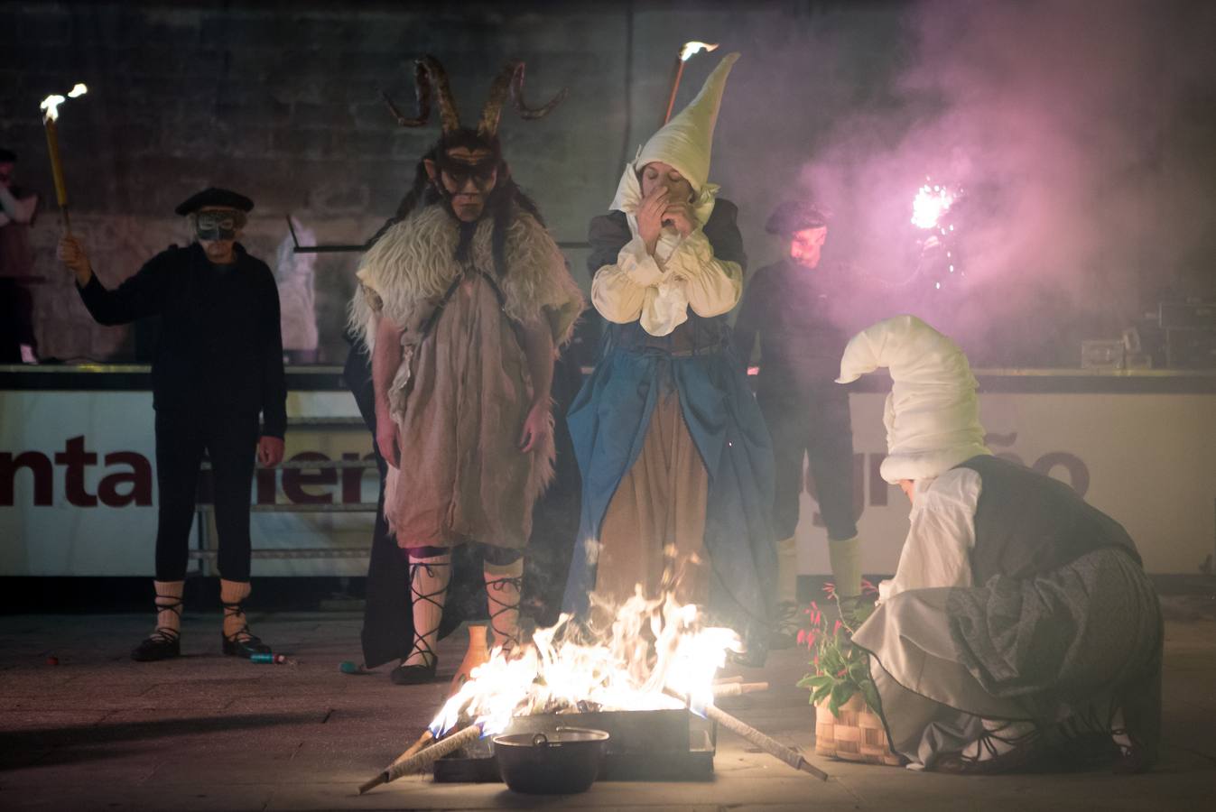 Logroño se llena de brujas para rememorar el auto de fe de 1610