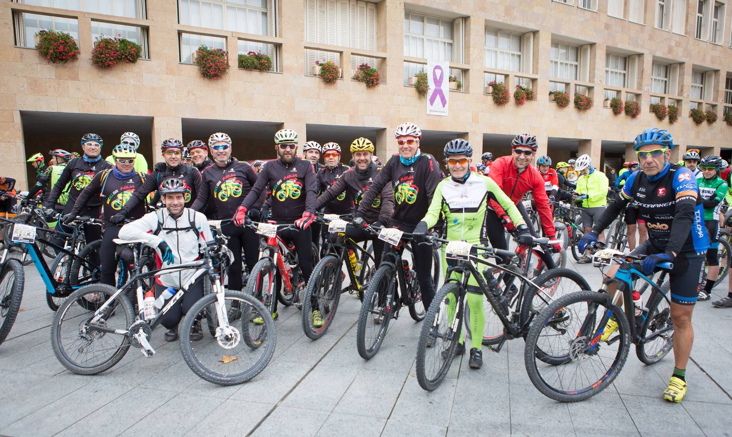 Cerca de 300 ciclistas participaron en la prueba