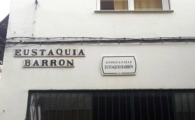 Sevilla corrige un error en una calle dedicada a la madre de un comerciante riojano