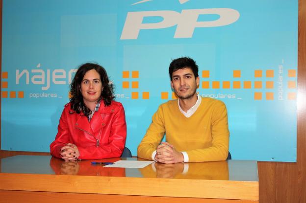 Valvanera López y Álvaro Azofra, en la sede del PP. :: 