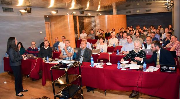 Medio centenar de expertos de la misión espacial se dan cita hasta mañana en el Hotel Mercure Carlton-Rioja de Logroño. :: Miguel Herreros
