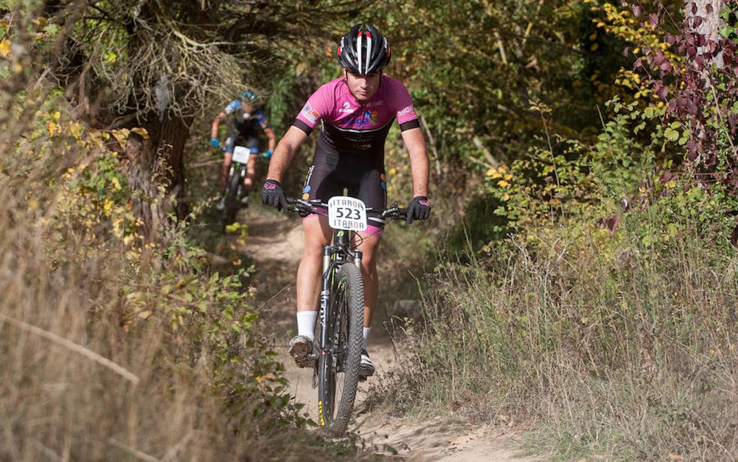 Los ciclistas riojanos conquistan nueve podios en el Open de bicicleta de montaña del Diario de Navarra en un espectacular cierre de competición en Estella