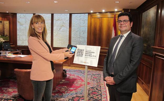 Ana Lourdes González y Alfonso Domínguez presentan los presupuestos de La Rioja. 