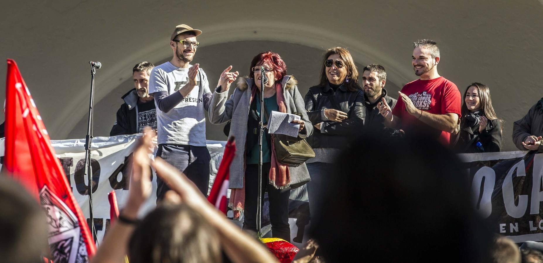 Centenares de personas participaron en la manifestación en apoyo de los encausados por los sucesos del 14-N. Los manifestantes pidieron su libertad y la dimisión de Alberto Bretón.