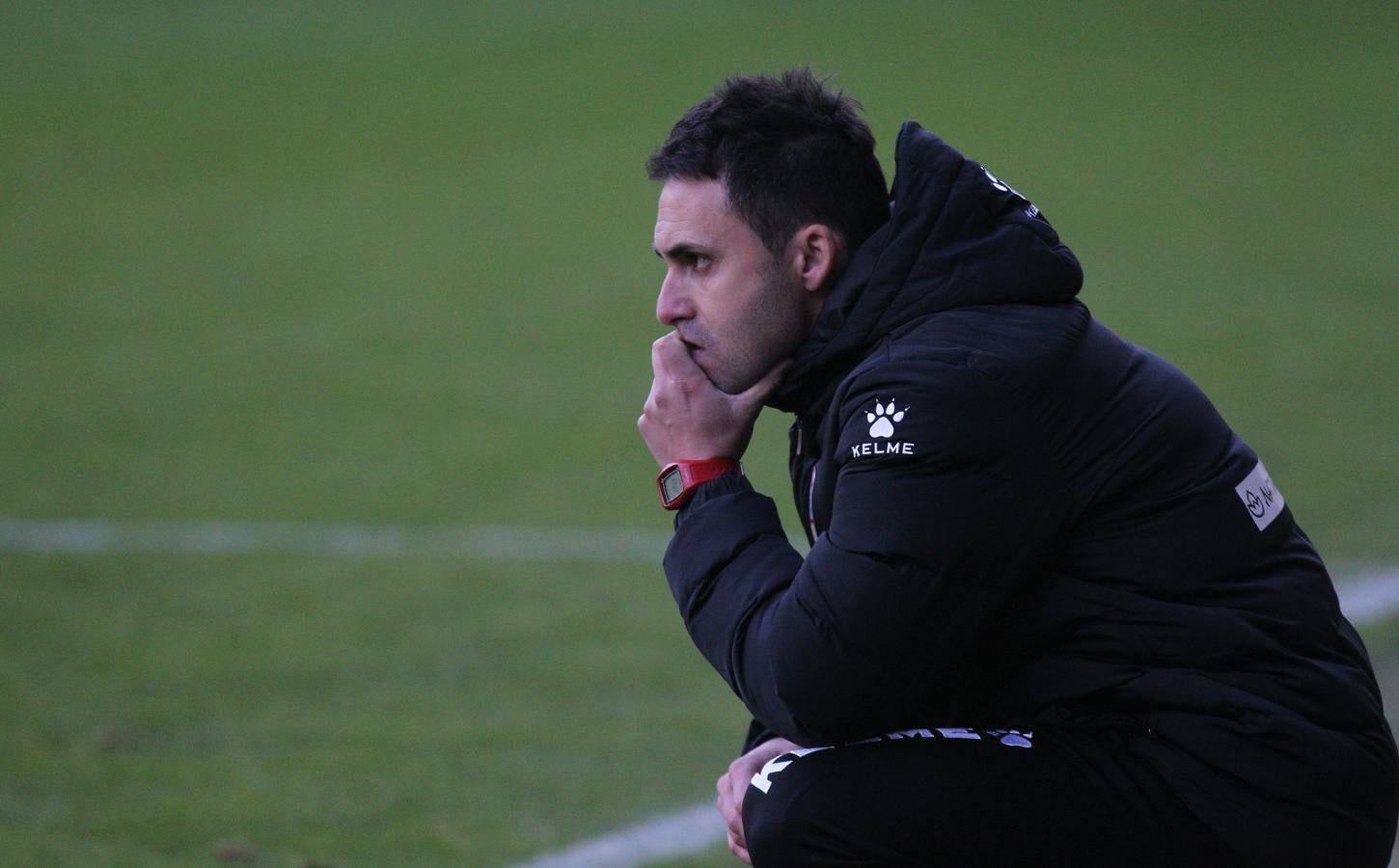 Imagénes del encuentro disputado en Las Gaunas entre la UD Logroñés y el CD Mirandés, que ha concluido con derrota para el equipo local.