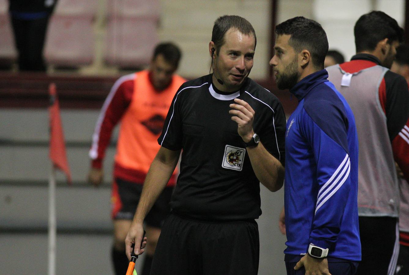Imagénes del encuentro disputado en Las Gaunas entre la UD Logroñés y el CD Mirandés, que ha concluido con derrota para el equipo local.