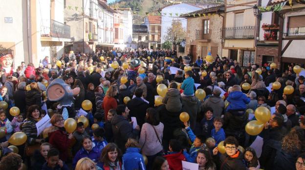 Los vecinos quedaron el domingo para colaborar con el vídeo. :: 