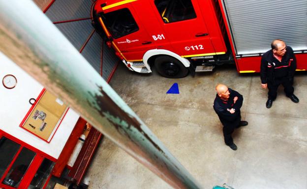 Sainz apunta que «las guardias de los bomberos funcionan, pese a sus reticencias iniciales»