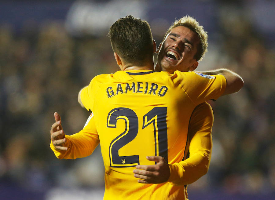 El conjunto rojiblanco venció por 5-0 en el Ciutat de València, donde no había ganado en la última década, con dobletes de Griezmann y Gameiro.