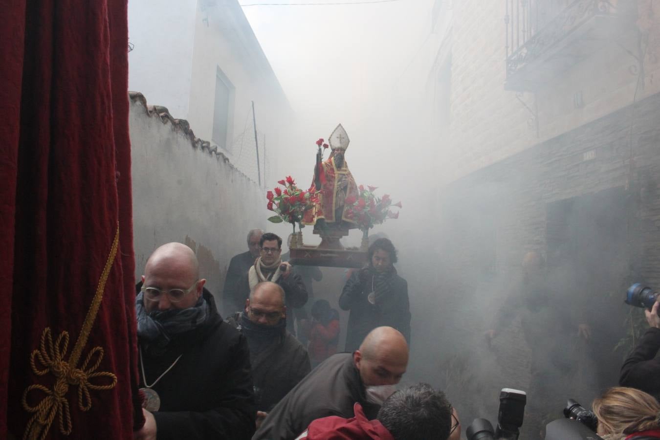 Al paso de San Andrés se van encendiendo las hogueras que se humedecen en romero y grojo