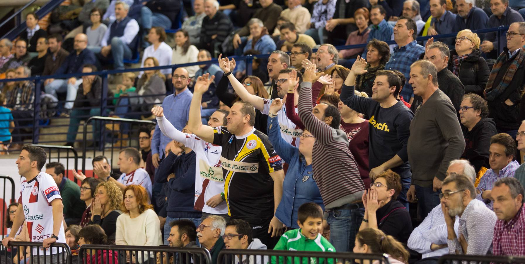 Las imágenes del partido en el que los franjivino se despidieron de la Copa EHF