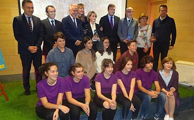 El najerino que ayudó a una joven agredida recibe el premio 'Meninas'