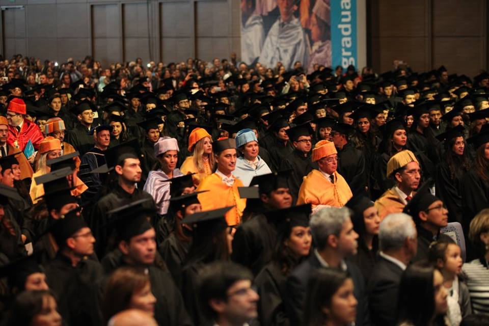 Un millar de alumnos de diez países americanos asistieron en Bogotá al acto de graduación de la Universidad Internacional de La Rioja (UNIR).