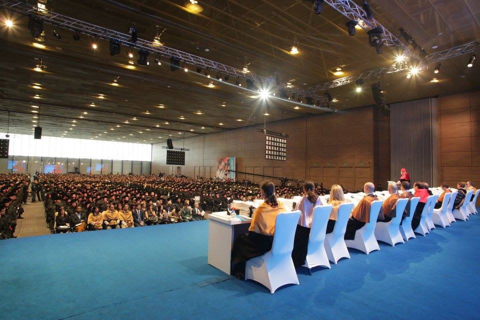 Un millar de alumnos de diez países americanos asistieron en Bogotá al acto de graduación de la Universidad Internacional de La Rioja (UNIR).