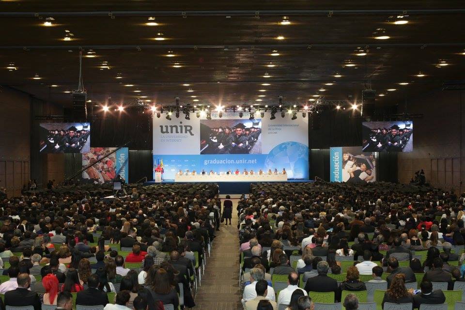 Un millar de alumnos de diez países americanos asistieron en Bogotá al acto de graduación de la Universidad Internacional de La Rioja (UNIR).