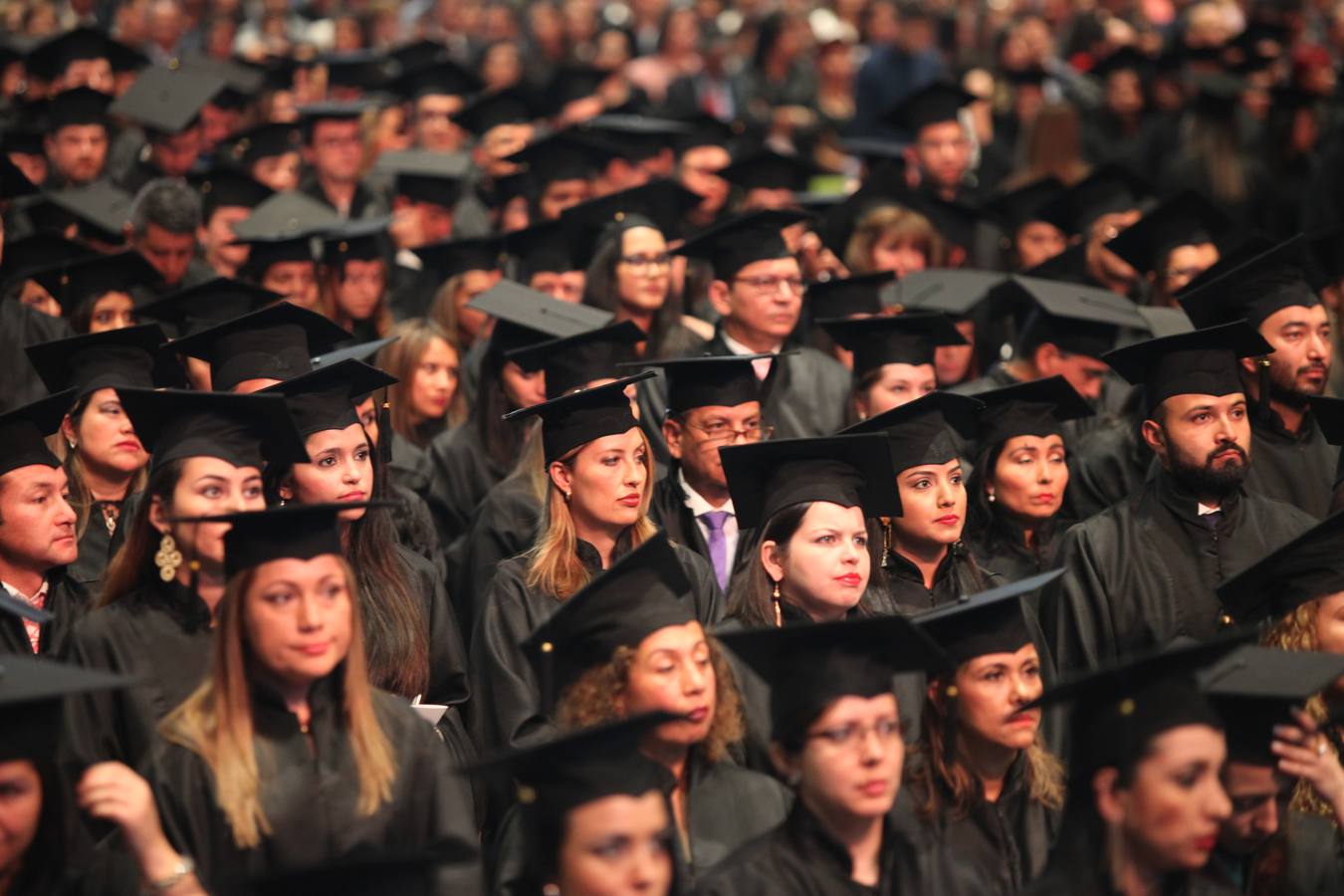 Un millar de alumnos de diez países americanos asistieron en Bogotá al acto de graduación de la Universidad Internacional de La Rioja (UNIR).