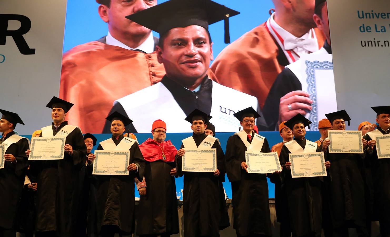 Un millar de alumnos de diez países americanos asistieron en Bogotá al acto de graduación de la Universidad Internacional de La Rioja (UNIR).