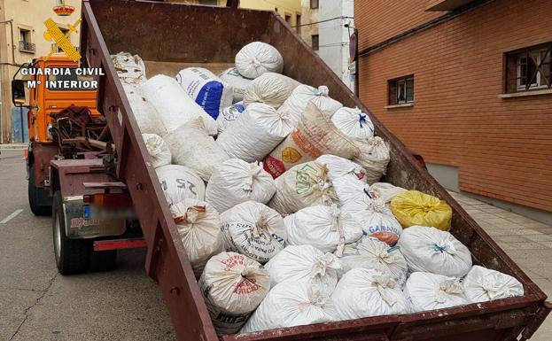 Imagen principal - Siete detenidos en Arnedo por robar más de 194 toneladas de almendra
