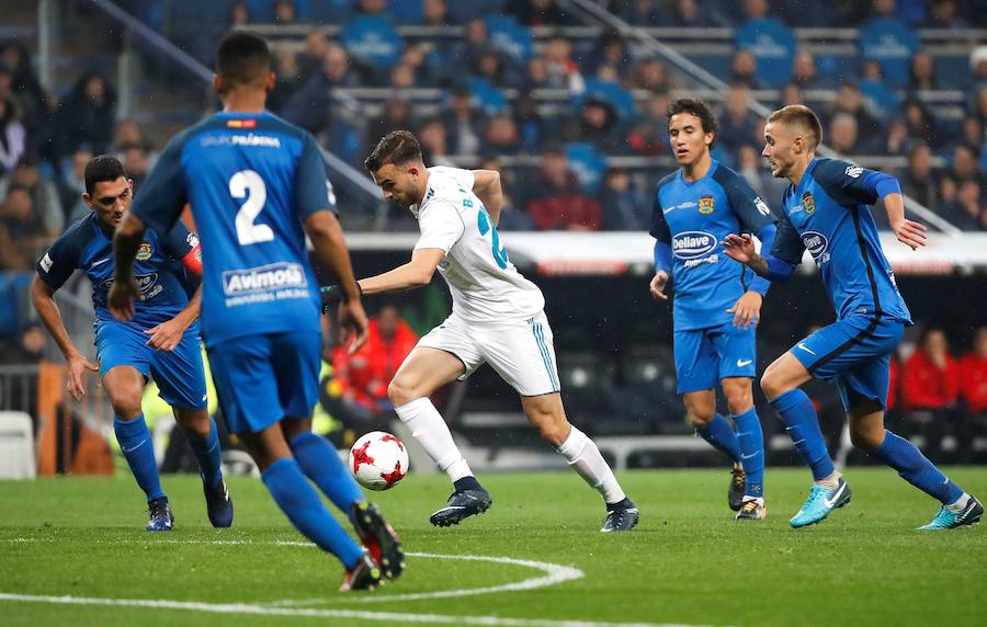 El conjunto blanco no pasó del empate en el Santiago Bernabéu ante el líder del Grupo I de la Segunda División B.