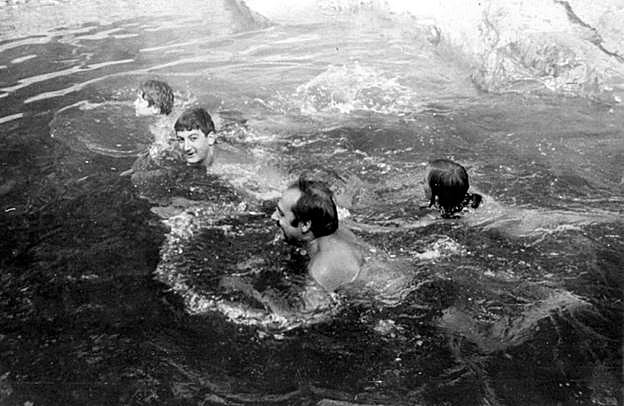 La Retina: bañistas en las pozas de Las Toscas de Cervera