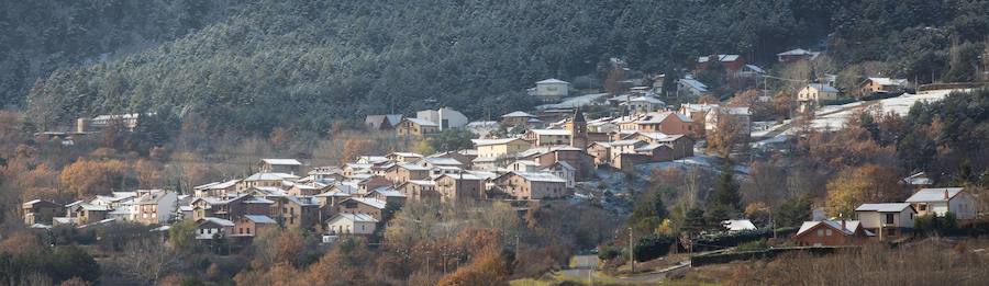 Los paisajes de los municipios se fueron pintando de blanco en la mañana de este viernes