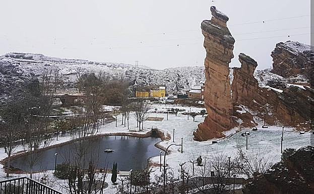 Imagen principal - La Rioja se vuelve blanca