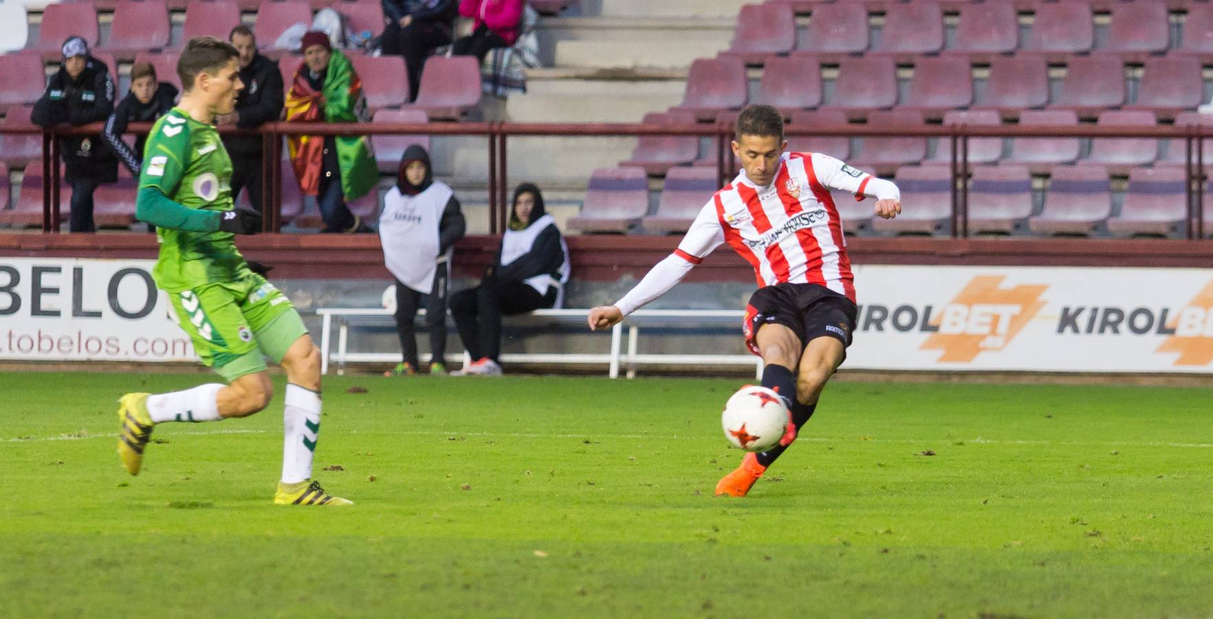 La UD Logroñés ha logrado una gran victoria ante el Racing por 2-1