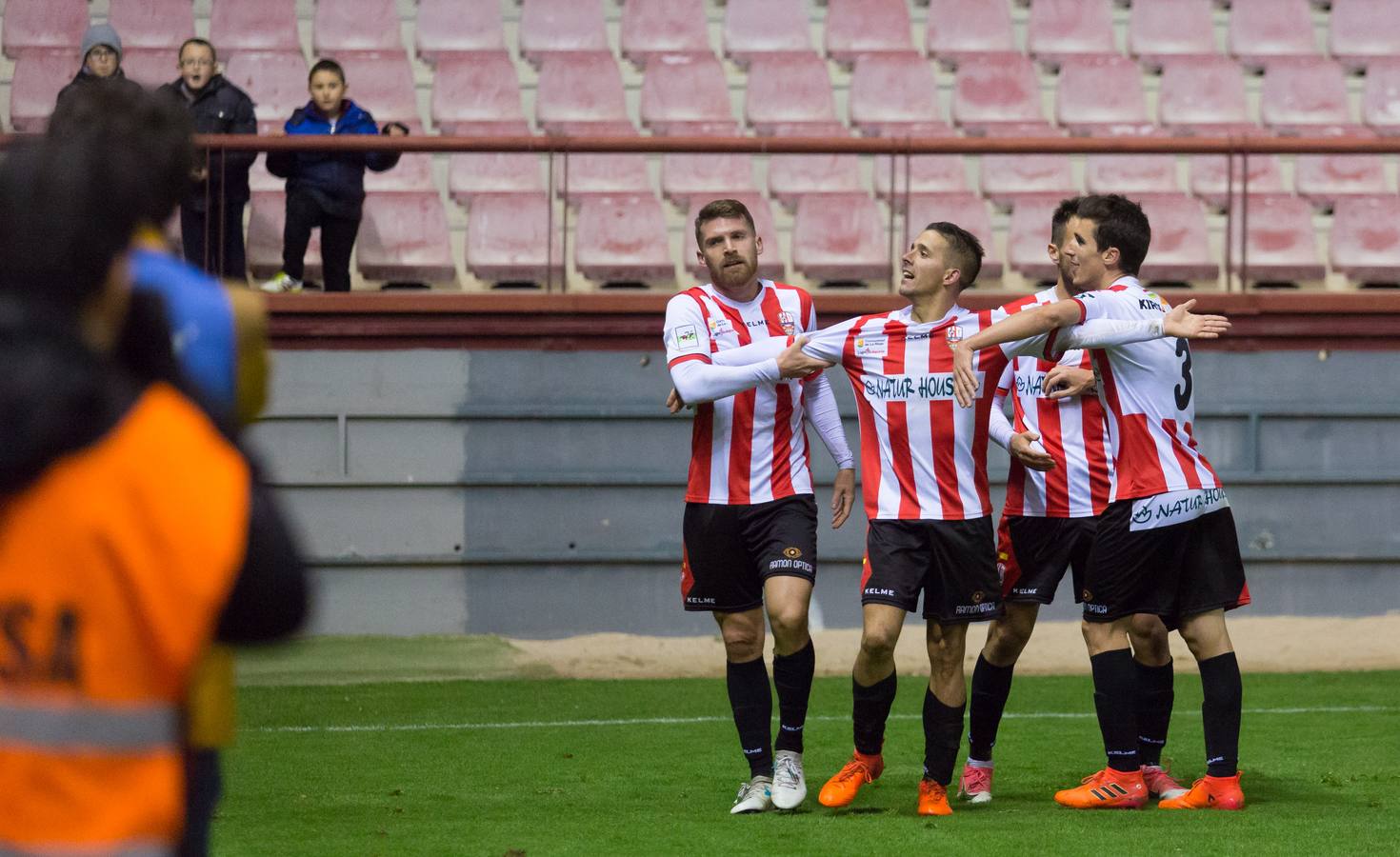 La UD Logroñés ha logrado una gran victoria ante el Racing por 2-1