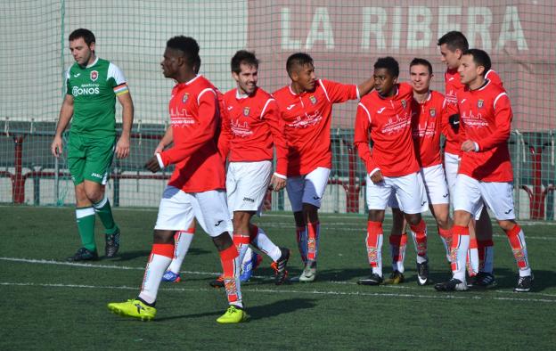 Los jugadores del Villegas celebran el primer gol. :: s.m.