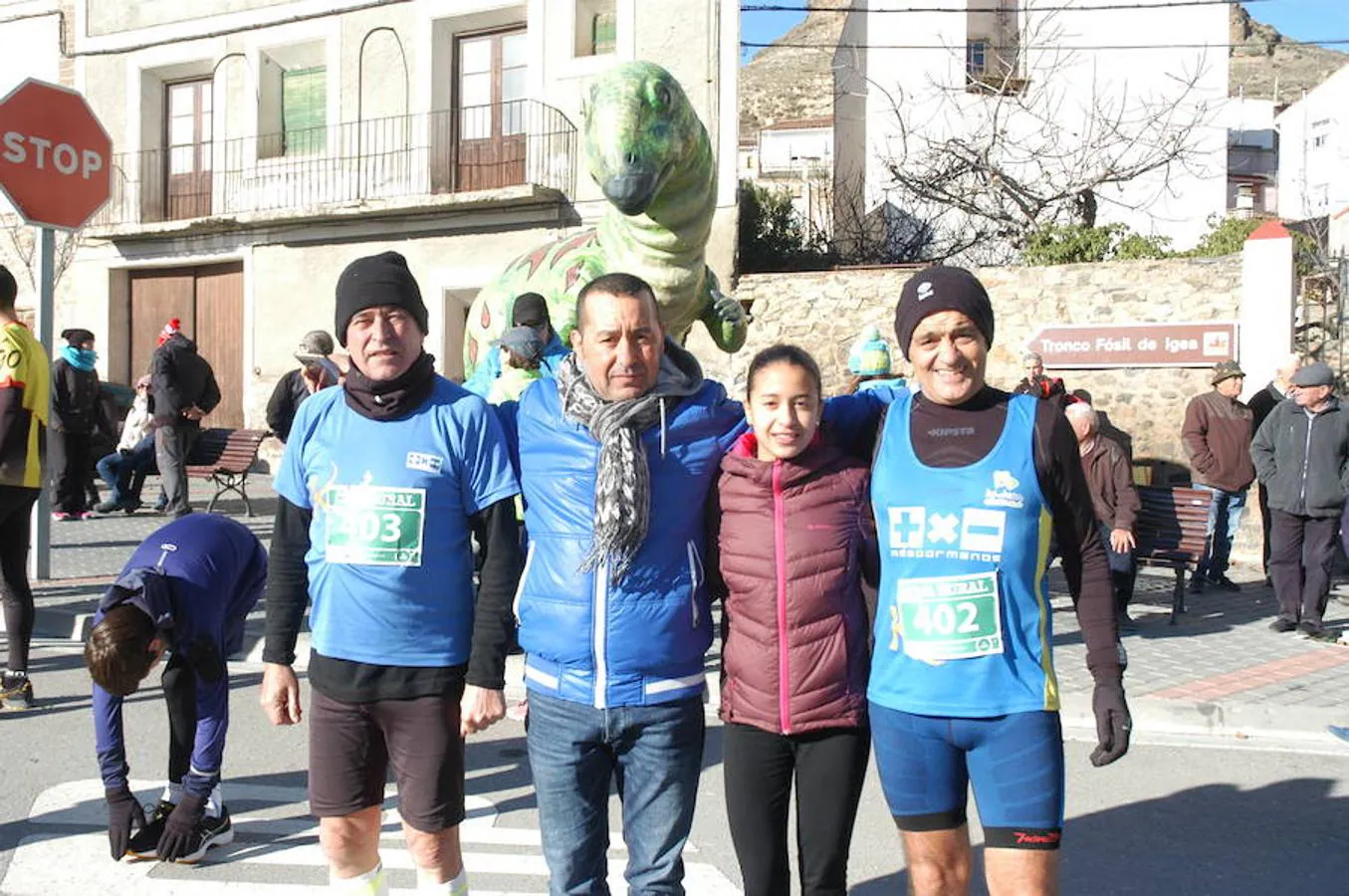 Este domingo se ha celebrado la V Carrera 'Entre dinosaurios' villa de Igea. El frío no ha sido un impedimento para los atletas.