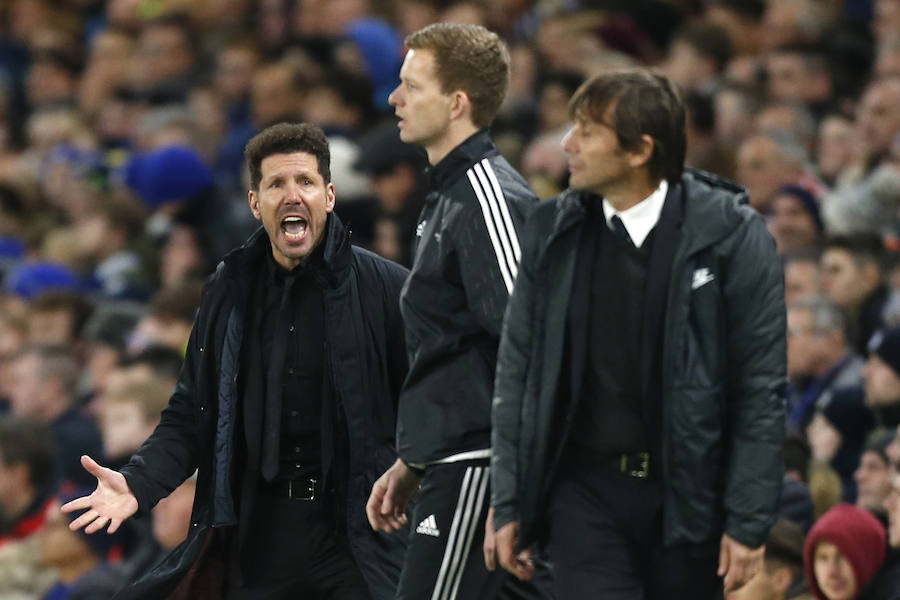 El Atlético empató en Stamford Bridge ante el Chelsea y dijo adiós a la Champions League. La Roma venció al Qarabag y los rojiblancos no ganaron, por lo que los de Simeone disputarán la Liga Europa.