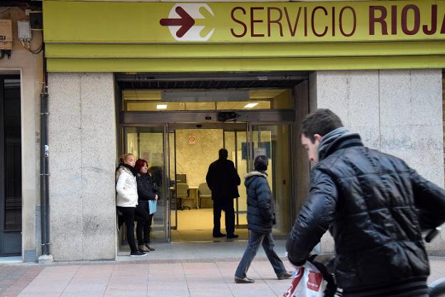 Oficina del Servicio Riojano de Empleo, en Logroño. :: miguel herreros